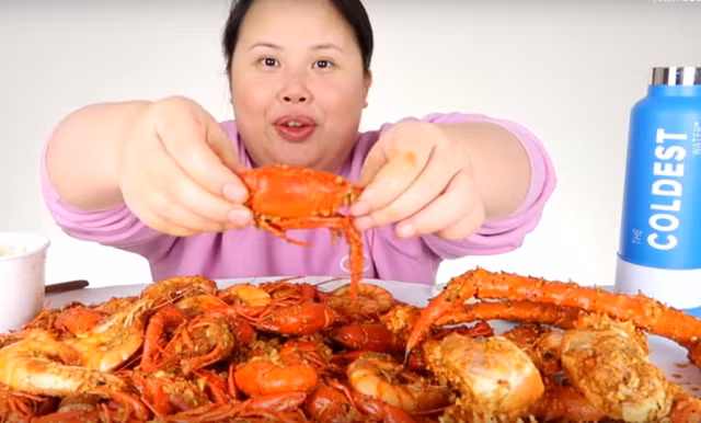 25 tuổi, kiếm 2 tỷ trong 8 tháng nhờ ăn hàng tấn thức ăn mỗi ngày - 3