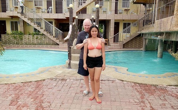 Chuyện tình ông lão 71 và cô gái kém 48 tuổi: Chúng tôi đang hạnh phúc ảnh 1 Chuyện tình ông lão 71 và cô gái kém 48 tuổi: Chúng tôi đang hạnh phúc