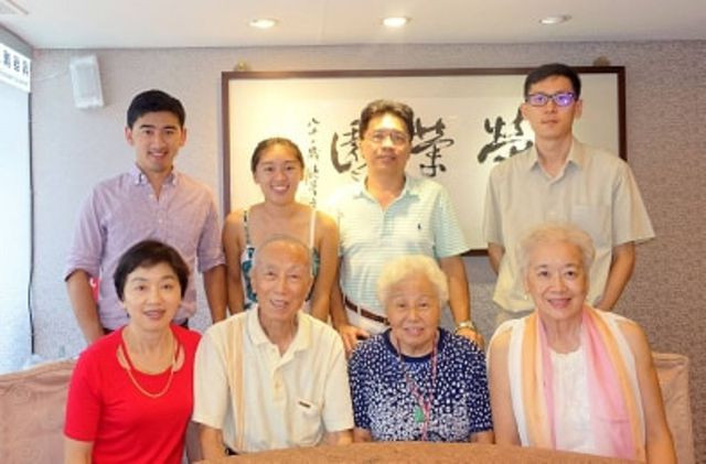 Lớp dạy sử dụng điện thoại thông minh cho các cụ ở Đài Loan - 4 Lớp dạy sử dụng điện thoại thông minh cho các cụ ở Đài Loan - 4