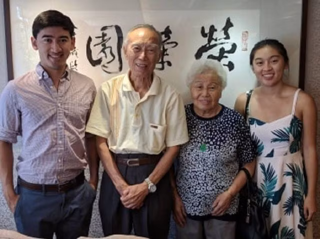 Lớp dạy sử dụng điện thoại thông minh cho các cụ ở Đài Loan - 2