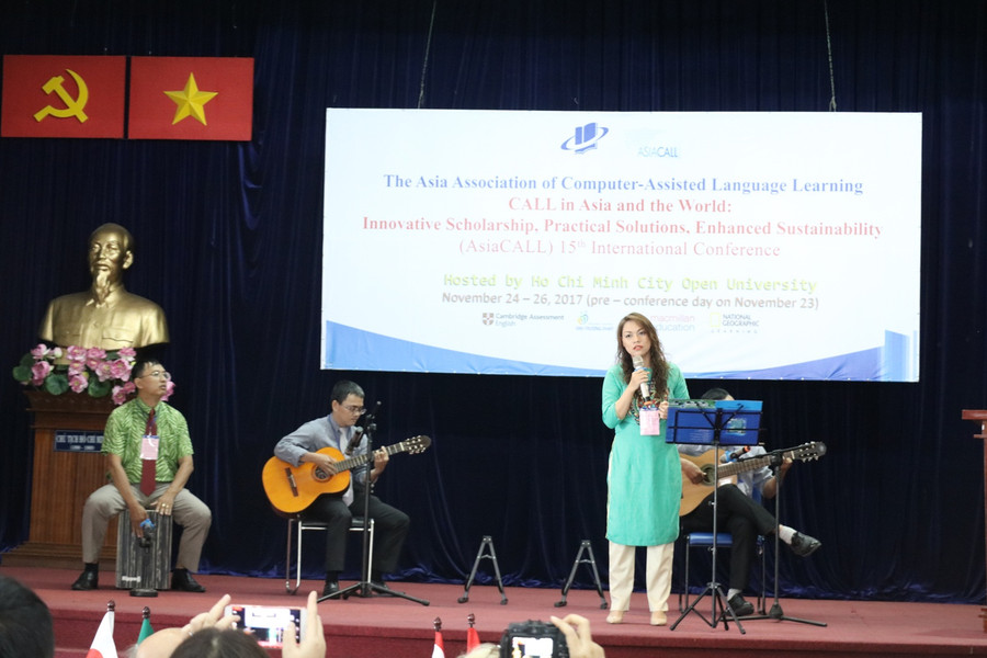 Một tiết mục văn nghệ tại hội thảo