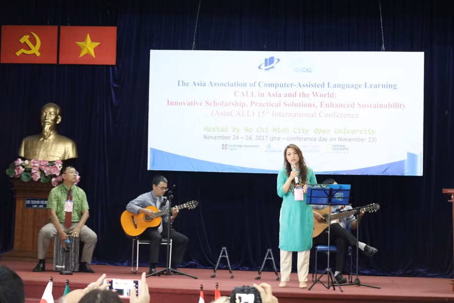 Một tiết mục văn nghệ tại hội thảo