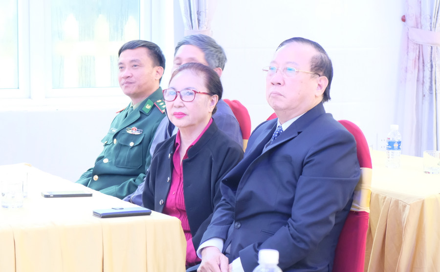 Tiến sĩ Lê Xuân Thảo - Lê Bích Thắng đặc biệt quan tâm đến công tác khuyến học khuyến tài.