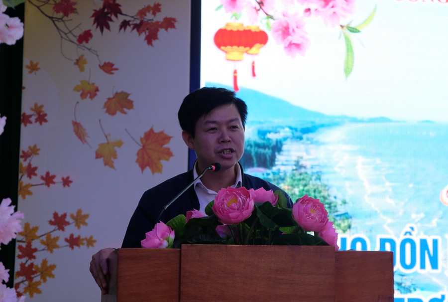 Ông Lê Hồng Quang, Chủ tịch UBND huyện Quan Sơn phát biểu tại buổi lễ.