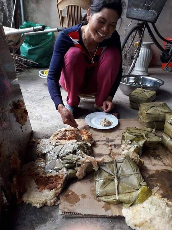 Để con gái “trông bánh chưng”, sáng ra mẹ hết hồn khi thấy cảnh này ảnh 4 con gai giu tron loi the “trong banh chung”, sang ra me het hon khi thay canh nay - 4