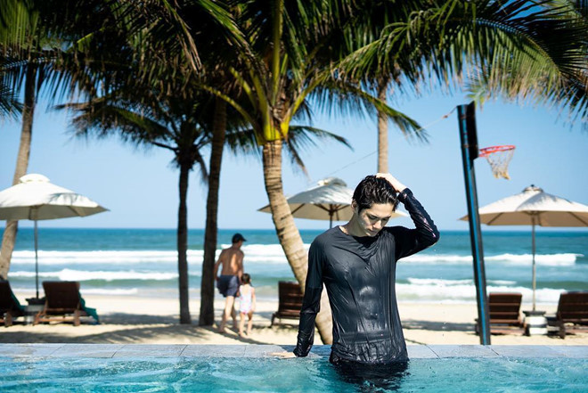 Những hình ảnh của nam ca sĩ trẻ nhận được nhiều lượt thích trên mạng xã hội. Ong Seong Woo sinh năm 1995, là một trong 11 thí sinh chiến thắng chương trình Produce 101 mùa 2 và giành cơ hội ra mắt trong nhóm nhạc dự án Wanna One. Ngày 25/1 vừa qua, Wanna One hoàn thành đêm nhạc cuối cùng và chính thức tan rã. My nam, my nu Han Quoc khoe anh toi Viet Nam don Tet hinh anh 10