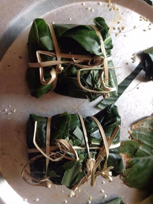 Xem bánh chưng lần đầu con trai gói, 100% bố mẹ sẽ “trầm trồ” vì quá khác lạ ảnh 4 chang trai thu goi banh chung xem bo me co tram tro khong va cai ket kho ngo - 4