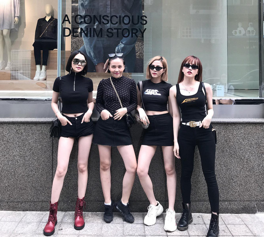 “Phát sốt” 5 cặp anh chị em ruột toàn trai tài, gái sắc nổi tiếng showbiz Việt ảnh 6 Bộ tứ chị em gái nhà Thiều Bảo Trang vừa xinh vừa chất.