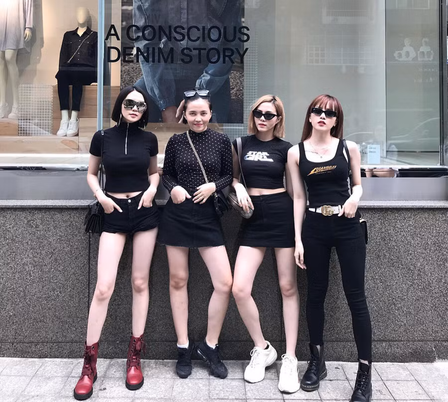 Bộ tứ chị em gái nhà Thiều Bảo Trang vừa xinh vừa chất. 