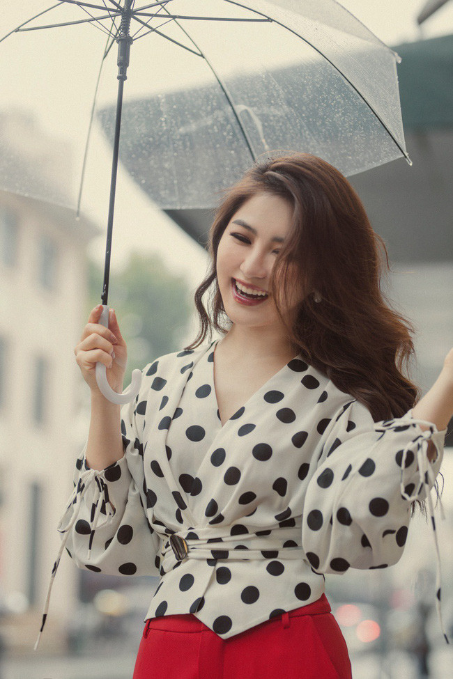 Quý cô tuổi Hợi - Hương Tràm: Làm gì có đàn ông nào chịu yêu người như tôi! - Ảnh 2. Quý cô tuổi Hợi - Hương Tràm: Làm gì có đàn ông nào chịu yêu người như tôi! - Ảnh 2.