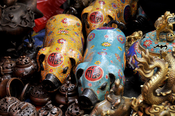 Năm Hợi, ngắm “heo vàng” ở chợ đồ cổ Hàng Lược ảnh 9