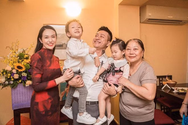 Gia đình Hương Baby chuẩn bị chào đón con thứ 3 trong năm nay 