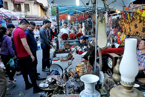 Năm Hợi, ngắm “heo vàng” ở chợ đồ cổ Hàng Lược ảnh 16