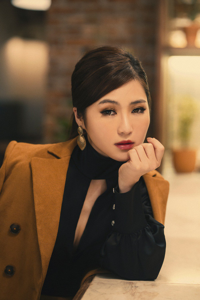 Quý cô tuổi Hợi - Hương Tràm: Làm gì có đàn ông nào chịu yêu người như tôi! - Ảnh 8. Quý cô tuổi Hợi - Hương Tràm: Làm gì có đàn ông nào chịu yêu người như tôi! - Ảnh 8.