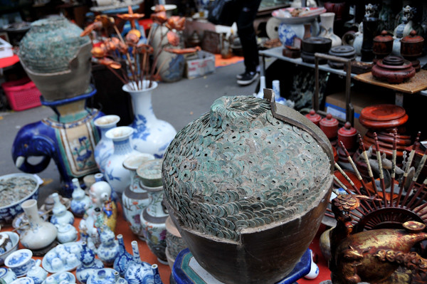 Năm Hợi, ngắm “heo vàng” ở chợ đồ cổ Hàng Lược ảnh 12