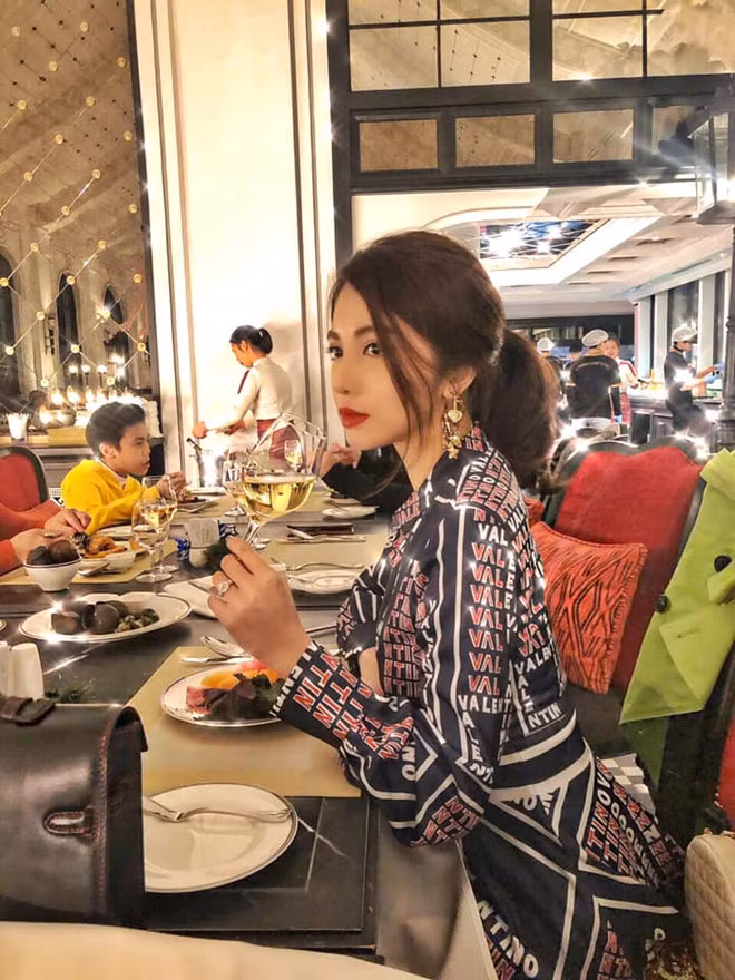 Rich kid Viet khoe nha trang hoang sang chanh, hop mut vang don Tet hinh anh 3