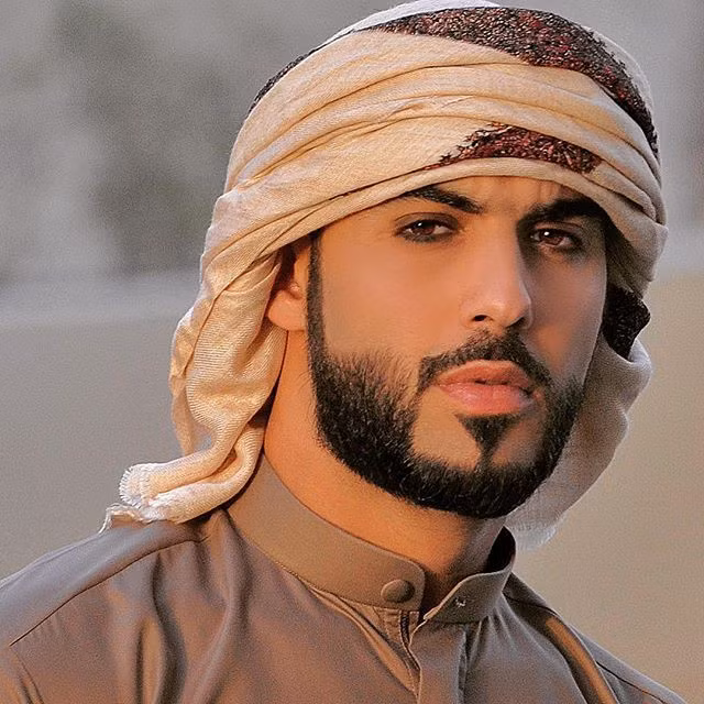 Chàng trai từng bị trục xuất vì quá đẹp trai: Cuộc sống lên tiên, 5 năm sau khiến người ta sững sờ vì vẻ ngoài - Ảnh 3.