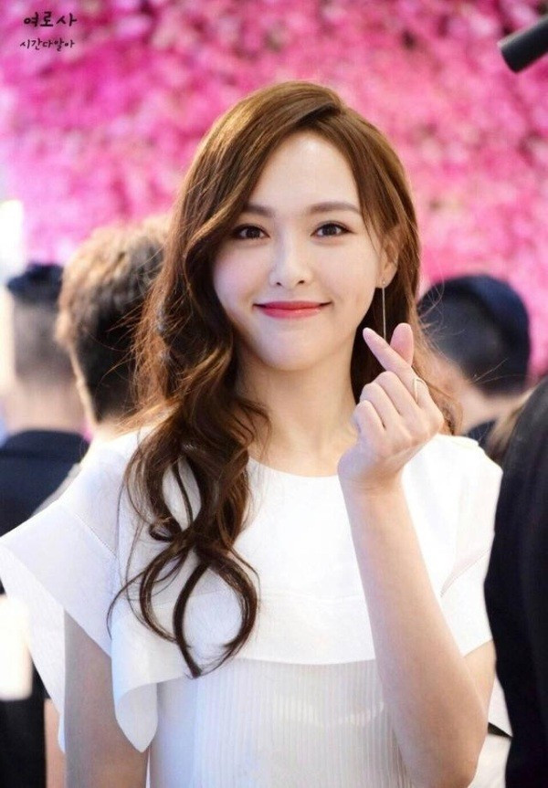 Dàn nam thần, mỹ nhân tuổi Hợi của Cbiz: Người sở hữu gia thế khủng, kẻ vụt sáng chỉ sau 1 đêm - Ảnh 2. Dàn nam thần, mỹ nhân tuổi Hợi của Cbiz: Người sở hữu gia thế khủng, kẻ vụt sáng chỉ sau 1 đêm - Ảnh 2.