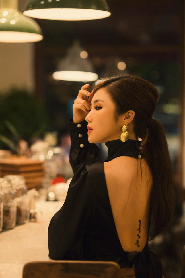 Quý cô tuổi Hợi - Hương Tràm: Làm gì có đàn ông nào chịu yêu người như tôi! - Ảnh 9. Quý cô tuổi Hợi - Hương Tràm: Làm gì có đàn ông nào chịu yêu người như tôi! - Ảnh 9.