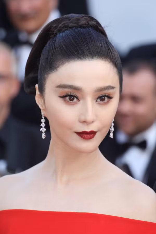 Hàng loạt tờ báo lớn của quốc tế đồng loạt đưa tin về sự trở lại của nữ hoàng Cbiz Phạm Băng Băng