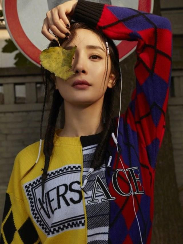 Chịu đủ thị phi tình ái, 2 mỹ nhân này vẫn xinh đẹp bền vững hết phần thiên hạ ảnh 9 Chịu đủ thị phi tình ái, 2 mỹ nhân này vẫn xinh đẹp bền vững hết phần thiên hạ ảnh 9