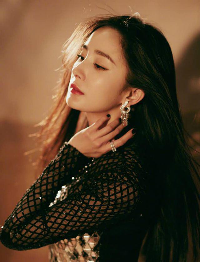 Chịu đủ thị phi tình ái, 2 mỹ nhân này vẫn xinh đẹp bền vững hết phần thiên hạ ảnh 12 Chịu đủ thị phi tình ái, 2 mỹ nhân này vẫn xinh đẹp bền vững hết phần thiên hạ ảnh 12