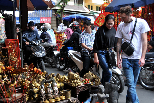 Năm Hợi, ngắm “heo vàng” ở chợ đồ cổ Hàng Lược ảnh 2