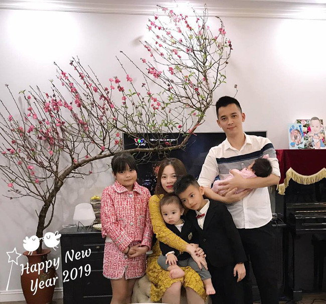 Hằng Túi khoe được chồng lì xì đầu năm, nhưng cọc tiền dày cộm toàn mệnh giá khủng mới khiến hội chị em chú ý - Ảnh 2. Hằng Túi khoe được chồng lì xì đầu năm, nhưng cọc tiền dày cộm toàn mệnh giá khủng mới khiến hội chị em chú ý - Ảnh 2.