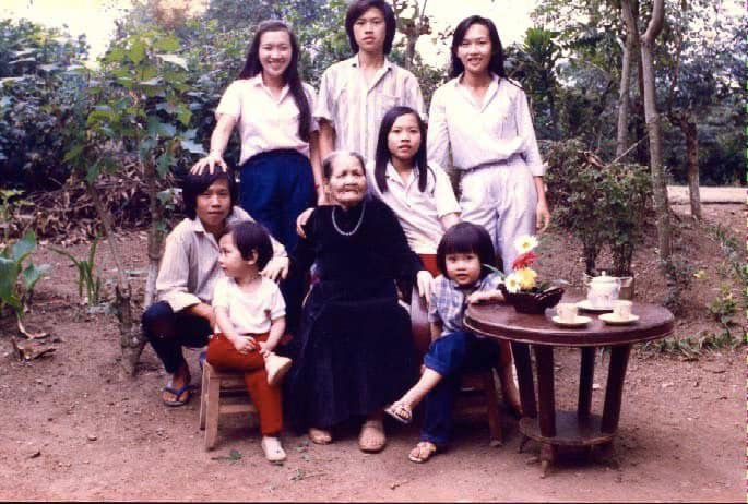 Dòng trạng thái không ngờ của H"Hen Niê ngày 30 Tết ảnh 12 Dòng trạng thái không ngờ của HHen Niê ngày 30 Tết-12