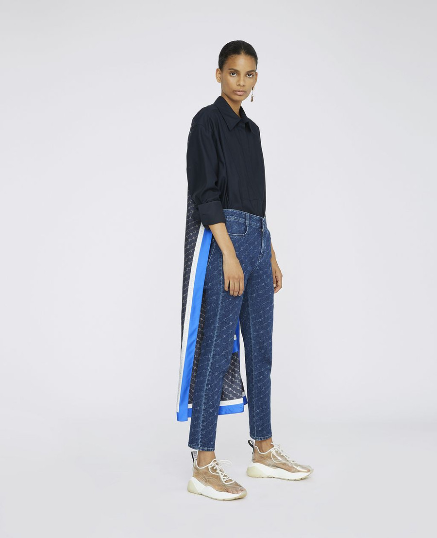 Mặc đồ hiệu đẹp hơn cả người mẫu, Địch Lệ Nhiệt Ba chứng tỏ nhan sắc và thần thái đỉnh cao không ai có thể phủ nhận - Ảnh 3.