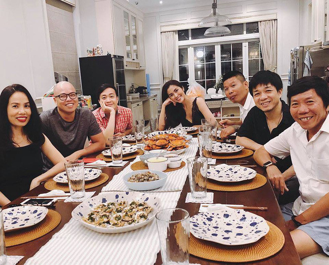 Biệt thự xa hoa của 6 mỹ nhân Việt khiến ai cũng trầm trồ ảnh 3 nhung-dinh-thu-xa-hoa-nhu-cung-dien-cua-dan-my-nhan-viet