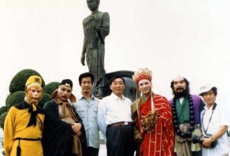 Loạt ảnh hậu trường hiếm có khó tìm của bộ sậu Tây Du Ký phiên bản 1986 bất ngờ lộ diện - Ảnh 5. Loạt ảnh hậu trường hiếm có khó tìm của bộ sậu Tây Du Ký phiên bản 1986 bất ngờ lộ diện - Ảnh 5.