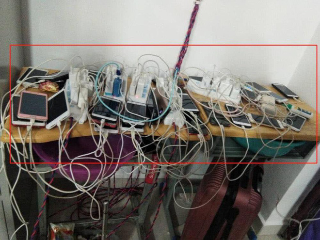 Choáng căn phòng ký túc xá nhét hơn 80 sinh viên, mọi sinh hoạt diễn ra trên giường ảnh 3 Choáng với căn phòng ký túc xá nhét hơn 80 sinh viên, mọi sinh hoạt chỉ diễn ra trên giường-3