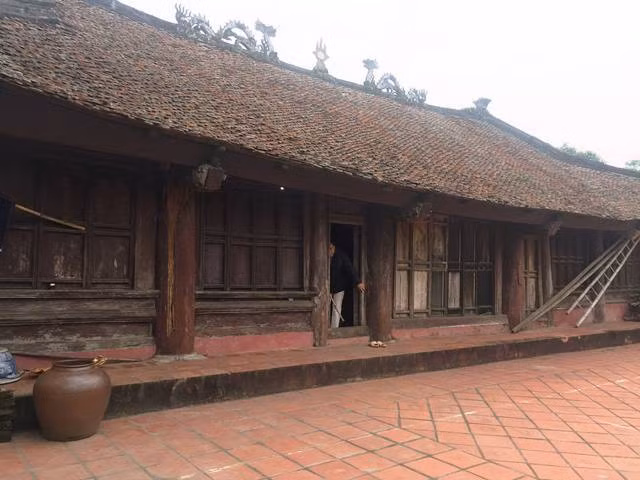  Đình Làng Quang Ốc hướng về phía làng Nội Rối. 