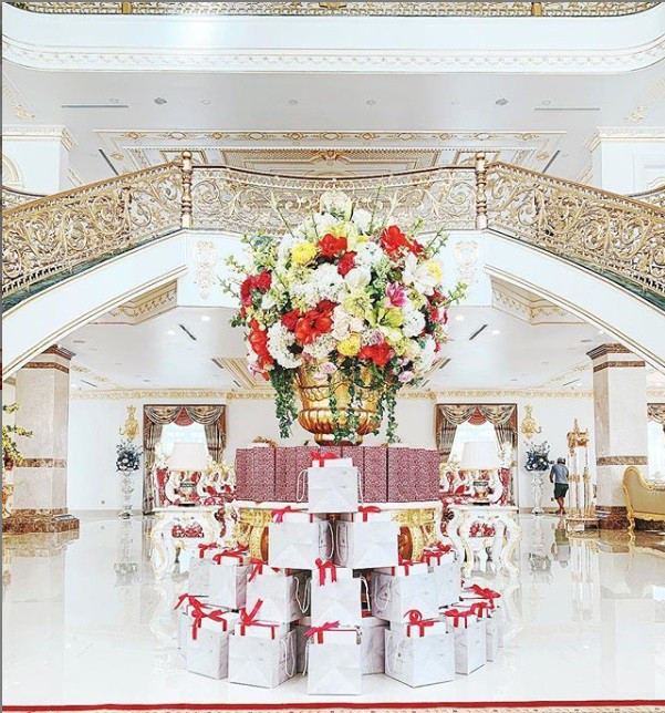 Không gian đón Tết đầy sang trọng, xa hoa của hai mỹ nhân Vbiz trong năm đầu về nhà chồng - Ảnh 3. Không gian đón Tết đầy sang trọng, xa hoa của hai mỹ nhân Vbiz trong năm đầu về nhà chồng - Ảnh 3.