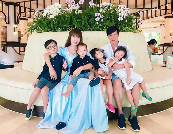 Điểm danh 5 cặp vợ chồng hạnh phúc, được nhiều người yêu mến nhất showbiz Việt ảnh 2 Gia đình hạnh phúc của Lý Hải - Minh Hà.
