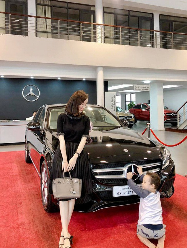Loạt mỹ nhân Việt lột xác ngoạn mục sau chia tay: Đây mới là cách trả thù người cũ cao tay nhất - Ảnh 5. Loạt mỹ nhân Việt lột xác ngoạn mục sau chia tay: Đây mới là cách trả thù người cũ cao tay nhất - Ảnh 5.