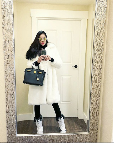 Phạm Hương bất ngờ chia sẻ trong ngày mùng 1 Tết: Không ai muốn lủi thủi trong ngày đầu xuân... - Ảnh 1. Phạm Hương bất ngờ chia sẻ trong ngày mùng 1 Tết: Không ai muốn lủi thủi trong ngày đầu xuân... - Ảnh 1.