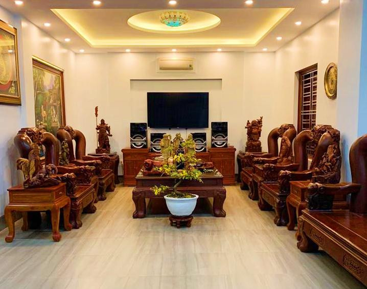 Căn nhà tiền tỷ "ngập" đồ gỗ của danh hài Chiến Thắng ảnh 10 can nha tien ty nhu cua hang do go cua danh hai chien thang ruc ro don tet ky hoi - 10