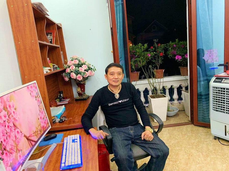 Căn nhà tiền tỷ "ngập" đồ gỗ của danh hài Chiến Thắng ảnh 4 can nha tien ty nhu cua hang do go cua danh hai chien thang ruc ro don tet ky hoi - 4