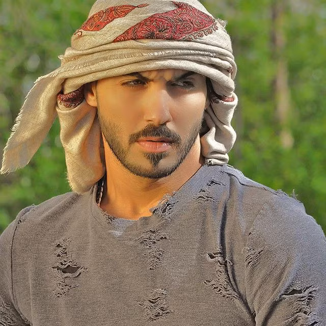 Chàng trai từng bị trục xuất vì quá đẹp trai: Cuộc sống lên tiên, 5 năm sau khiến người ta sững sờ vì vẻ ngoài - Ảnh 4.