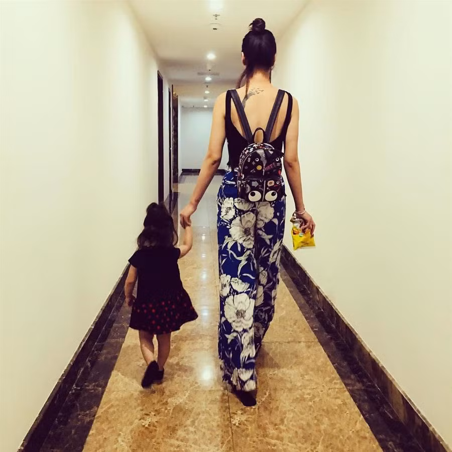 Khoe nhẫn kim cương 500 triệu bố con gái tặng, Hồng Quế tự nhủ: Cũng bõ công đẻ đau-6