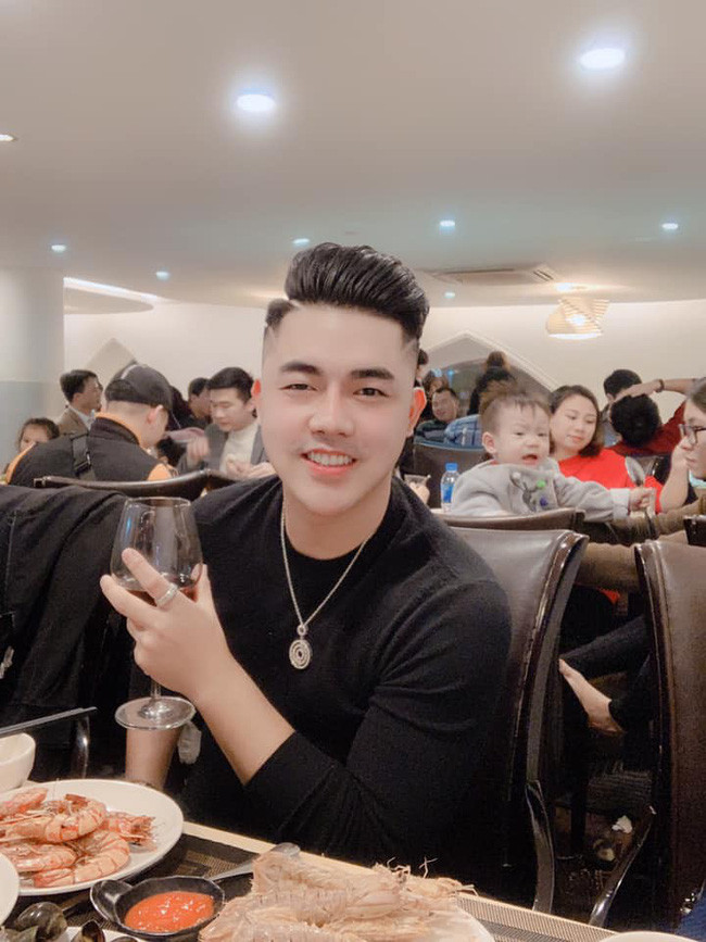 Soái ca tích cóp cả năm tặng bố mẹ heo đất chứa 500 triệu dịp Tết, mẹ ngã ngửa vì bất ngờ, bố không tin - Ảnh 4.