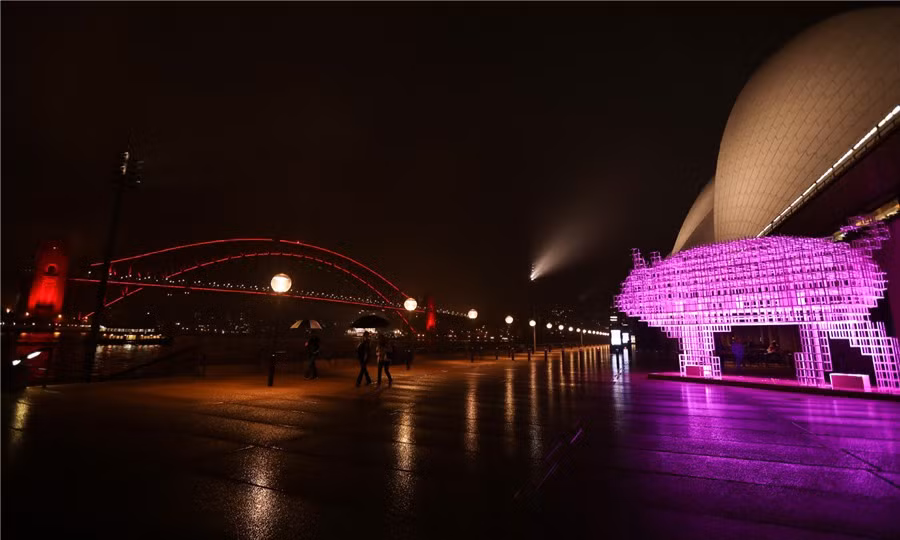  Cầu cảng Sydney thắp sáng đón mừng năm mới sắp tới. Ảnh: Xinhua. 