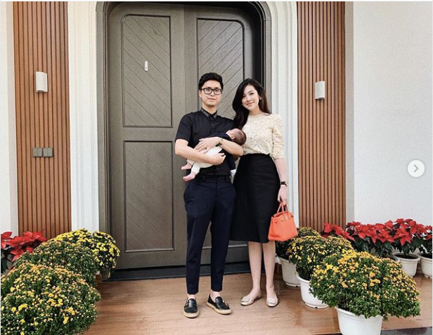 Á hậu Tú Anh đặc biệt khoe quý tử 2 tháng tuổi vào mùng 1 Tết - Ảnh 1.