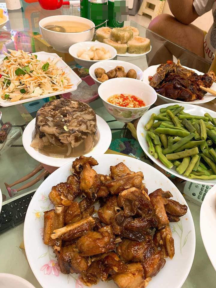 Cùng lấy chồng đại gia nhưng bữa cơm ngày Tết của Tăng Thanh Hà, Tú Anh cực khác biệt ảnh 6 cung lay chong dai gia nhung bua com ngay tet cua tang thanh ha va tu anh cuc khac biet - 6