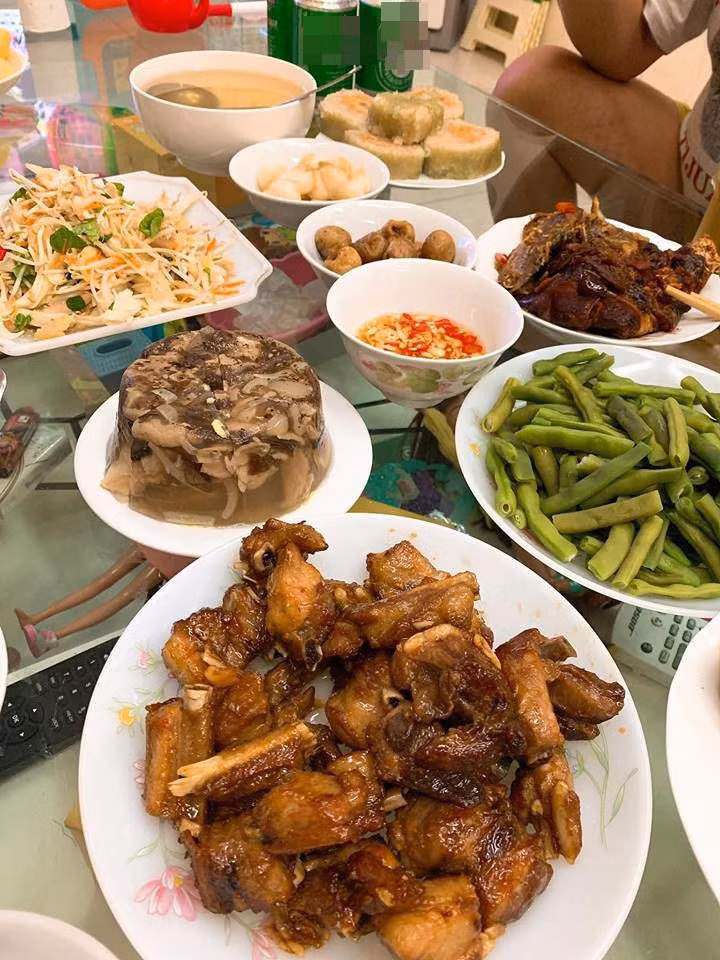 cung lay chong dai gia nhung bua com ngay tet cua tang thanh ha va tu anh cuc khac biet - 6