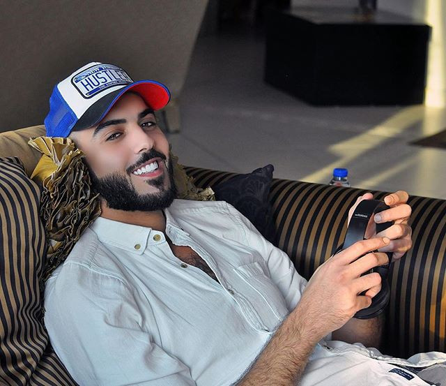 Chàng trai từng bị trục xuất vì quá đẹp trai: Cuộc sống lên tiên, 5 năm sau khiến người ta sững sờ vì vẻ ngoài - Ảnh 5. Chàng trai từng bị trục xuất vì quá đẹp trai: Cuộc sống lên tiên, 5 năm sau khiến người ta sững sờ vì vẻ ngoài - Ảnh 5.