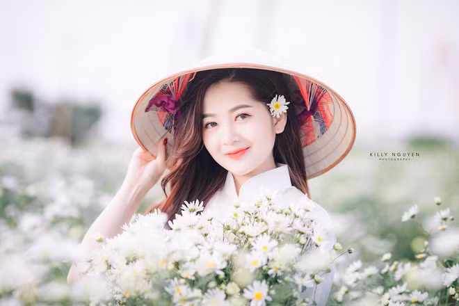 9x Hải Dương nổi tiếng từ bức ảnh đánh giày dạo: Có chút nhan sắc thì làm việc gì cũng thuận lợi - Ảnh 4.