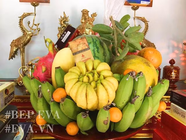 Nải chuối lẻ đắt hơn nải chẵn mang ý nghĩa tâm linh (Ảnh: K.H).